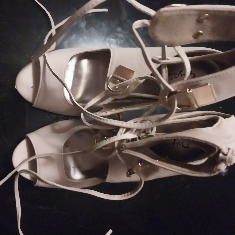 Heels - Picture 5 of 5